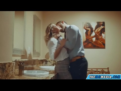 ❤️ Kai krūtininga blondinė vilioja tave viešajame tualete ❌ Porno video prie lt.sexflashgame.ru ❌️